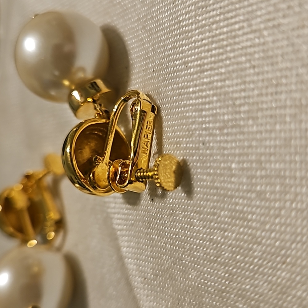 Vintage Napier Gold Tone Faux Pearl Dangle Clip Screw Back Earrings - Picture 4 of 4